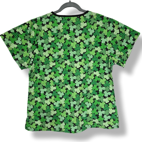 Tafford Green St Patricks Day Scrub Top Size Womens Medium Front Pockets - Picture 5 of 8
